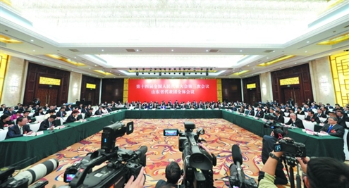 3月6日,十四届全国人大三次会议山东代表团举行开放团组会议。新华社发